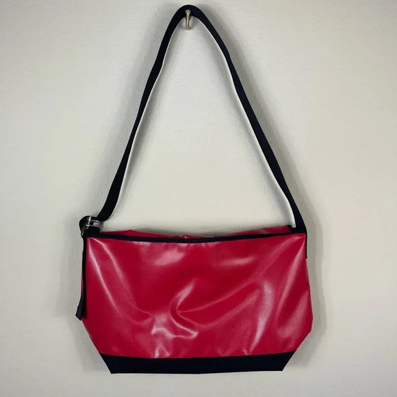 FP Movement x Manhattan Portage Vinyl Vintage Messenger Bag Red NWT - Picture 7 of 10